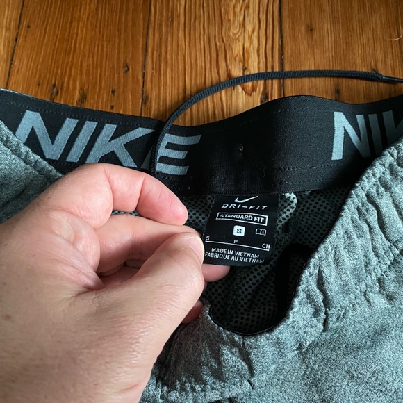 Nike Dri-FIT Men's Training Shorts - Standard Fit - Size Small. - Picture 5 of 5